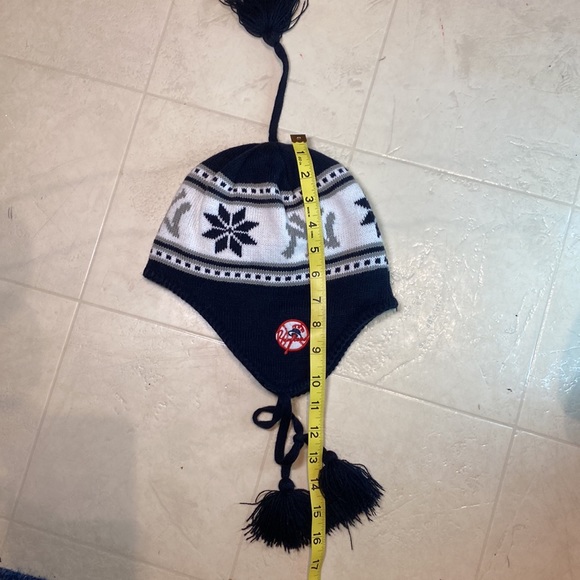 NY Yankees Winter Hat/Beanie Like NEW, PRISTINE! 🎄MLB Genuine Merchandise🔥🎄 - Picture 10 of 10